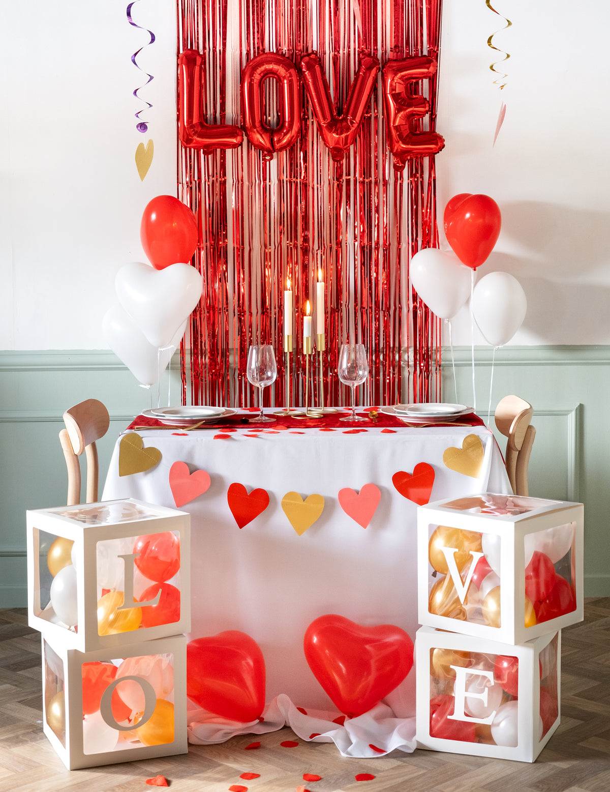 Mise en ambiance de fête romantique de la guirlande petits coeurs Love you