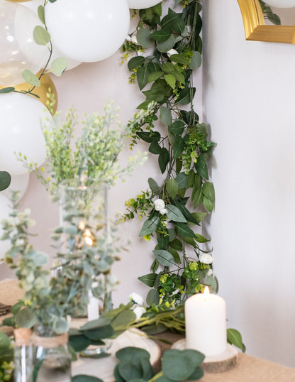 Ghirlandă de 1,40 m cu bujor alb, laur și eucalipt pentru nunți