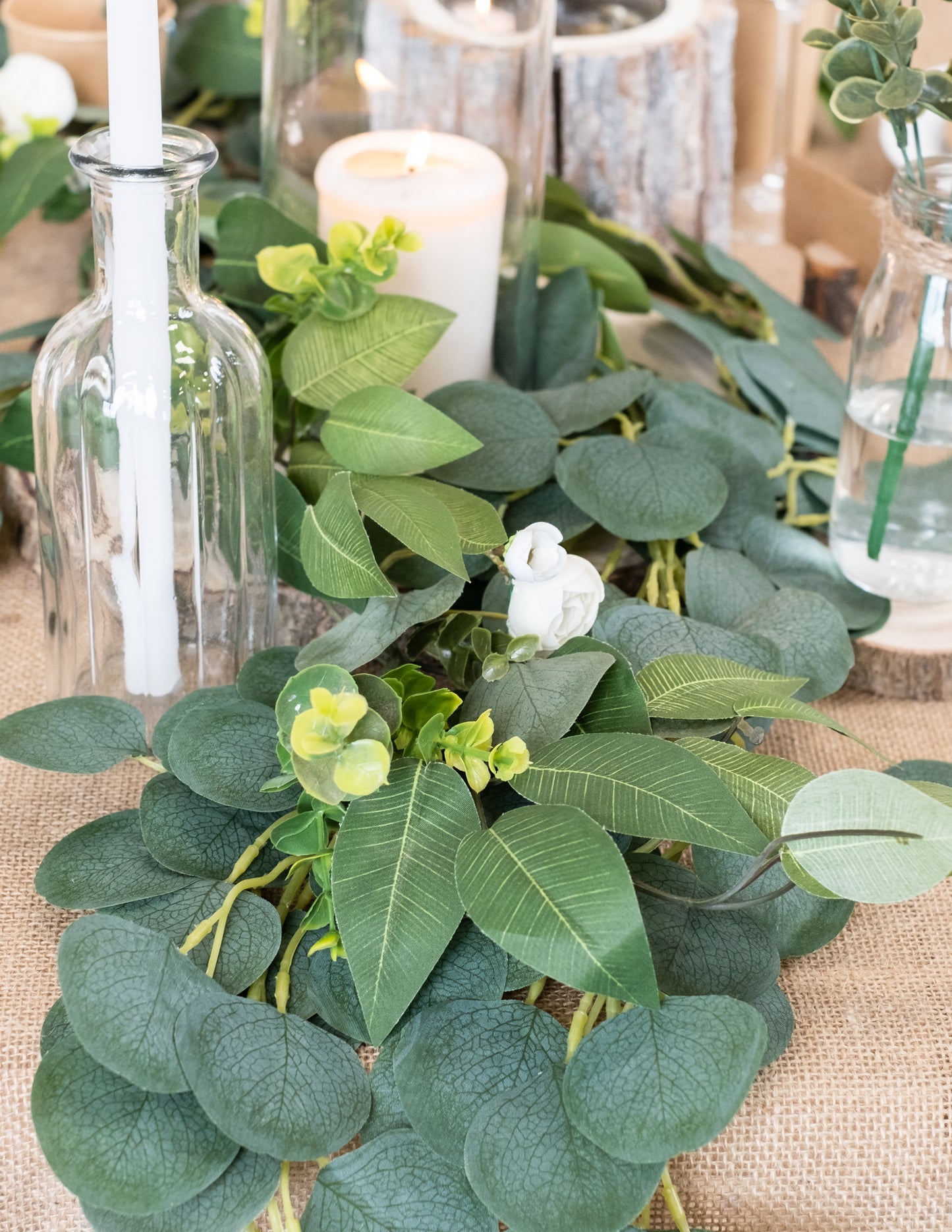 Ghirlandă de 1,40 m cu bujor alb, laur și eucalipt pentru nunți