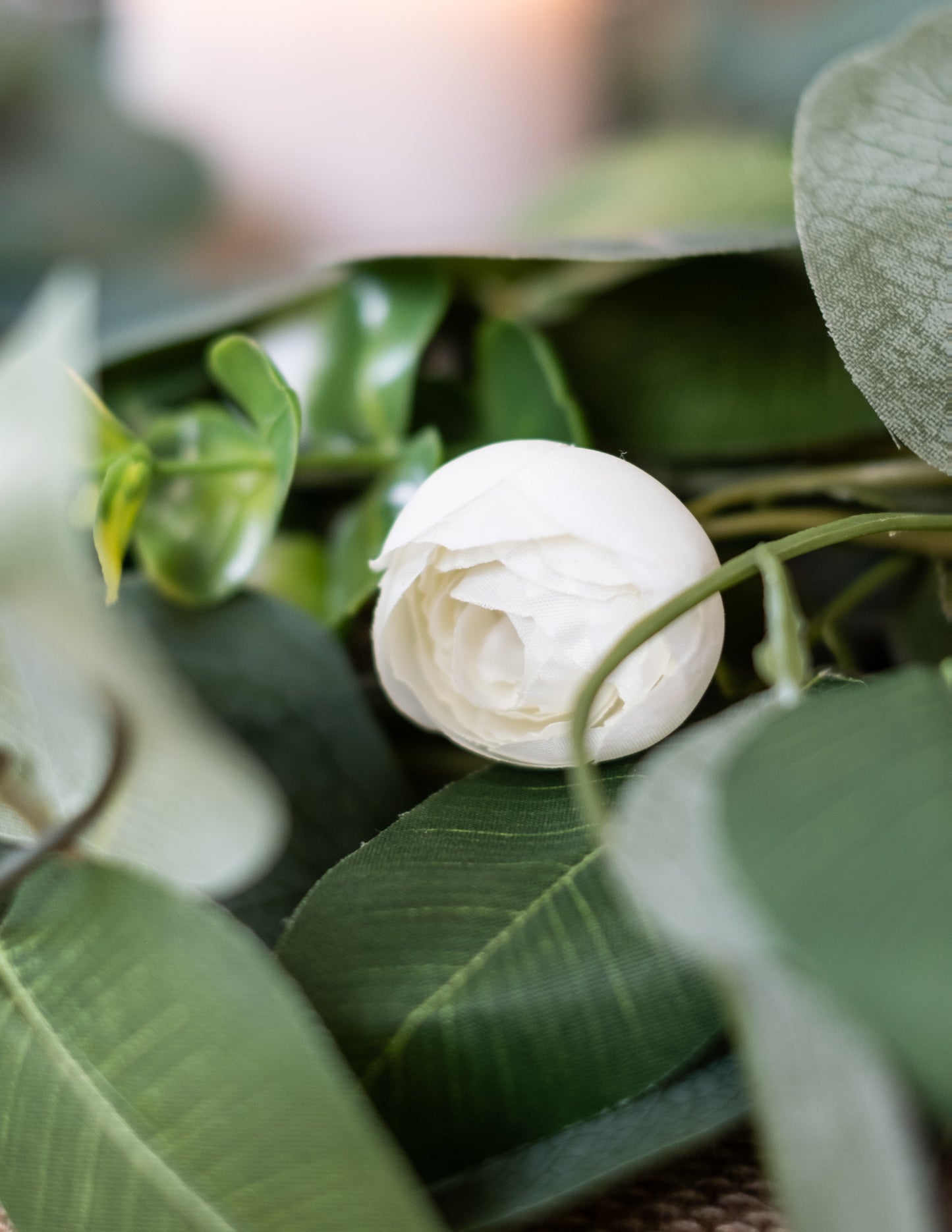 Ghirlandă de 1,40 m cu bujor alb, laur și eucalipt pentru nunți