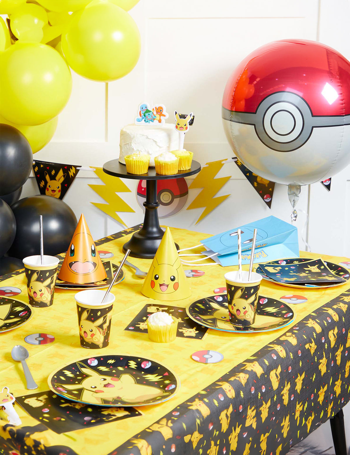 Mise en situation de la guirlande Pokémon Pikachu pour fête