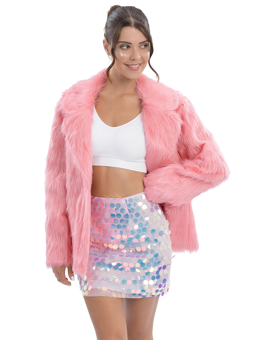Vue avec veste en fausse fourrure rose de la jupe à paillettes irisées pour femme