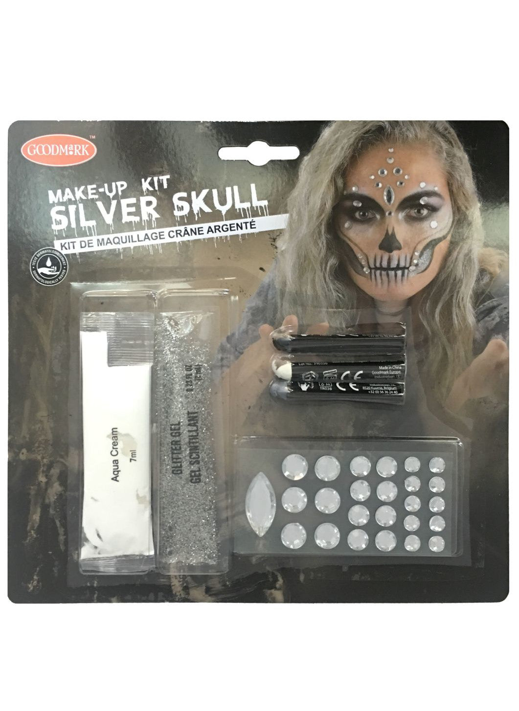 Gros plan sur le visage maquillé du Kit maquillage squelette sexy pour adulte argent