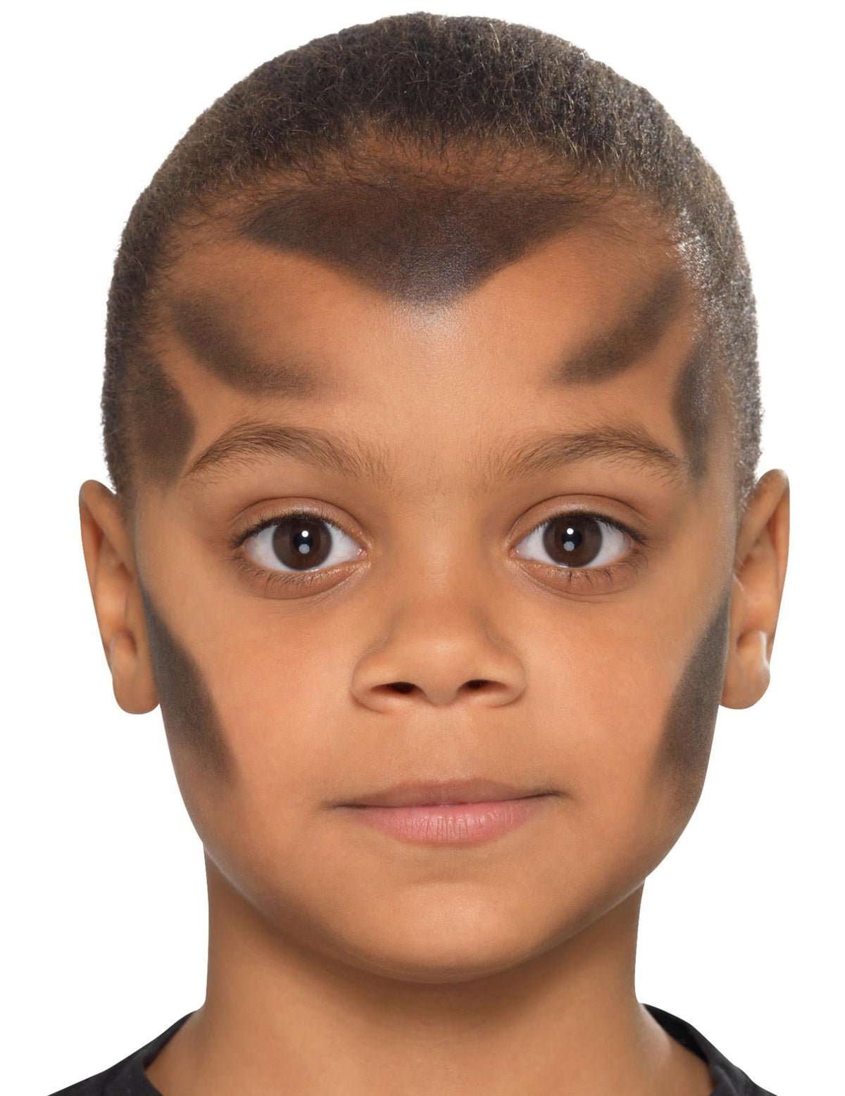 Rendu du maquillage sur le visage du kit maquillage vampire avec dentier pour enfant