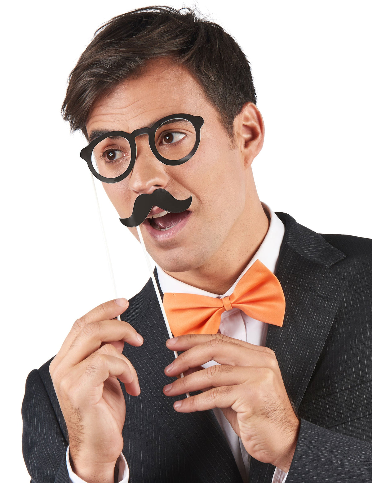 Lunettes et moustache sur tige du Kit photobooth 17 accessoires pour fête rouge et noir