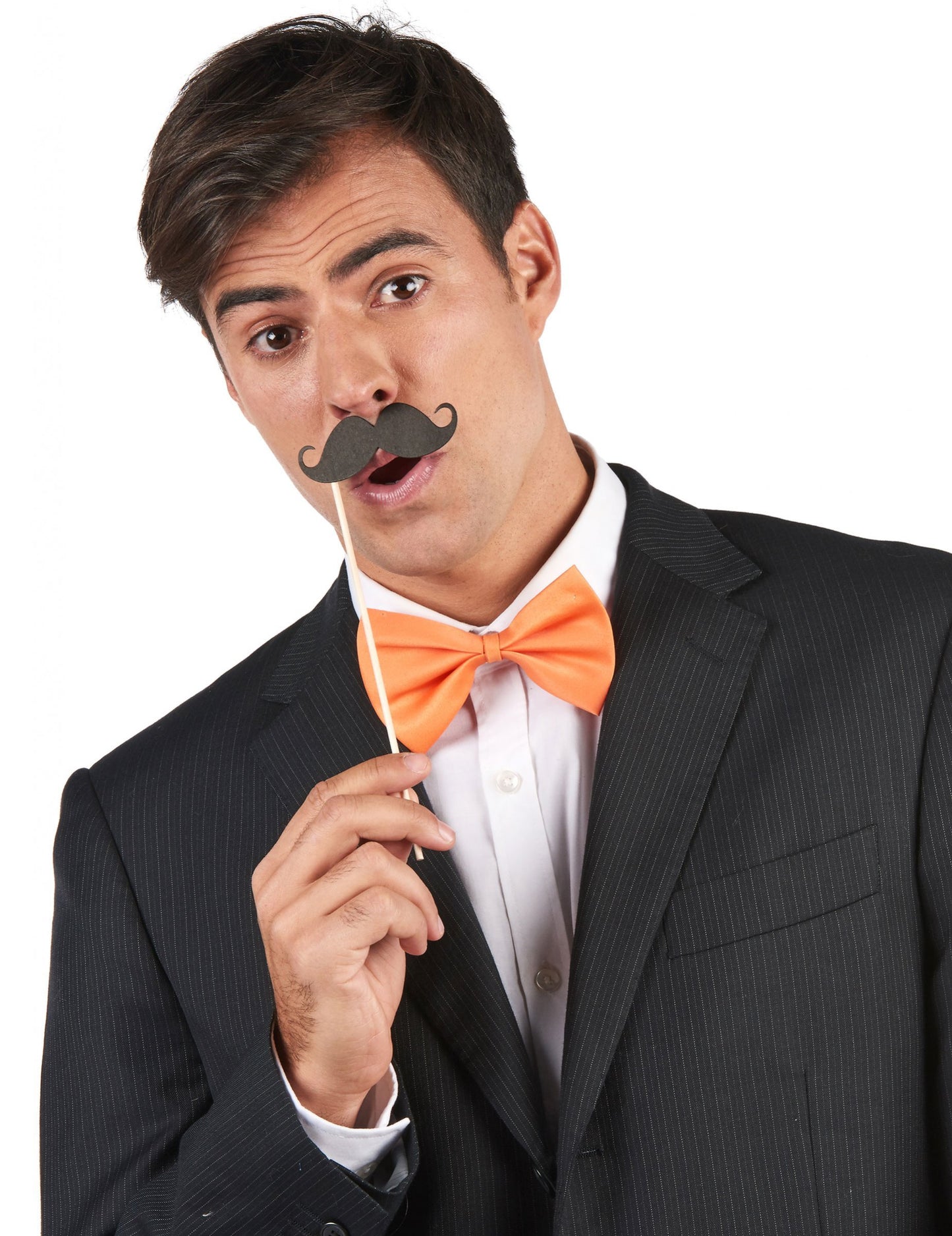 Mustăcioară pe tijă ținută în fața feței din Kit photobooth 8 mustăți