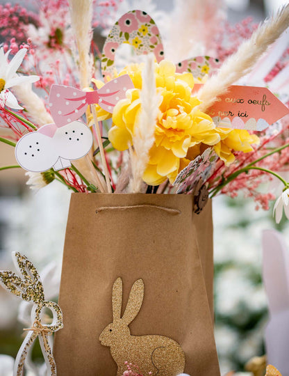 Kit cabină foto cu imprimeu de iepuraș de Paște Liberty și 11 accesorii florale