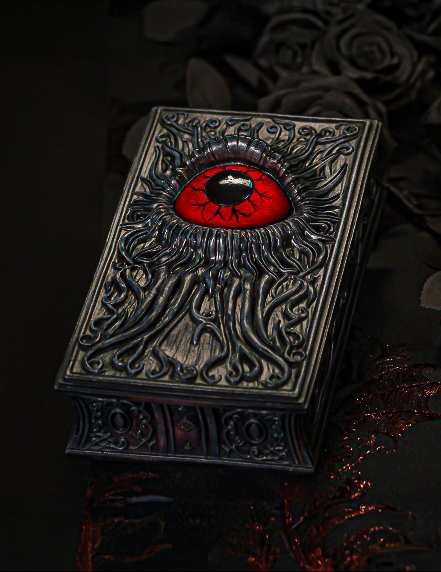 Livre décoratif en résine avec œil rouge sang 20 cm
