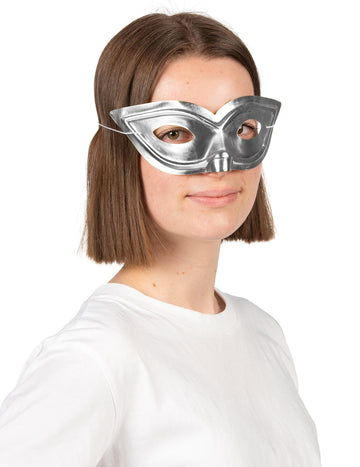 Lup argintiu strălucitor adult