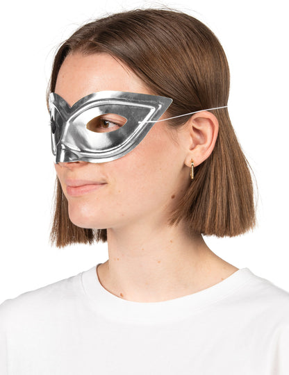 Lup argintiu strălucitor adult