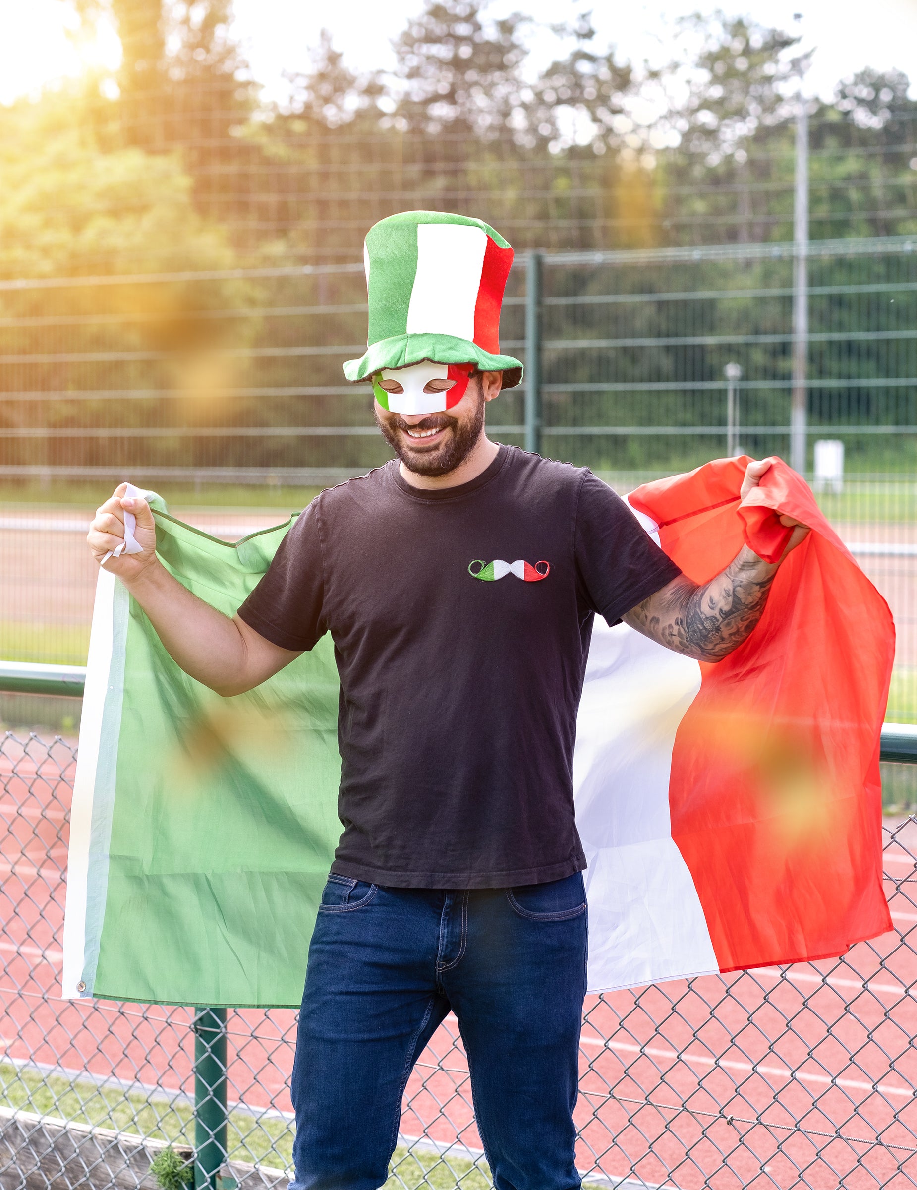 Prezentare cu steag și pălărie de suporter pentru Masca Italia