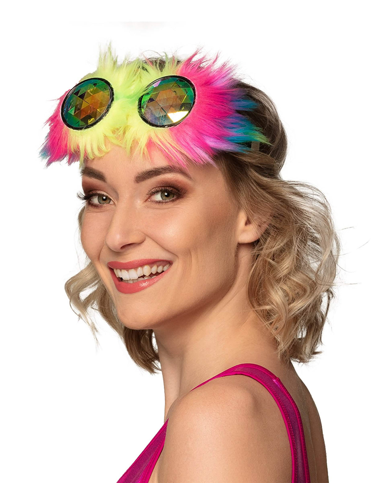 Vedere din profil a ochelarilor rave party cu păr multicolor