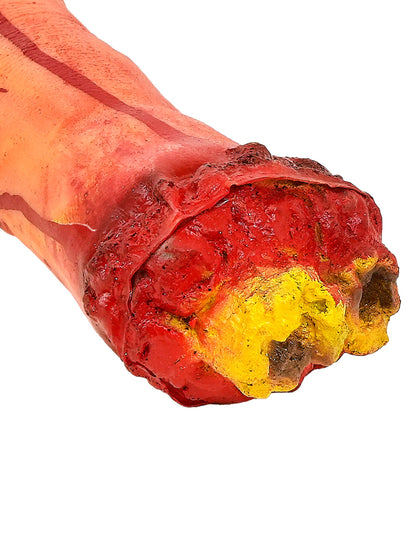 Mână însângerată, tăiată în mărime naturală