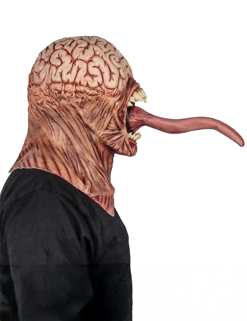 Détail de la longue langue du masque intégral de monstre cerveau apparent