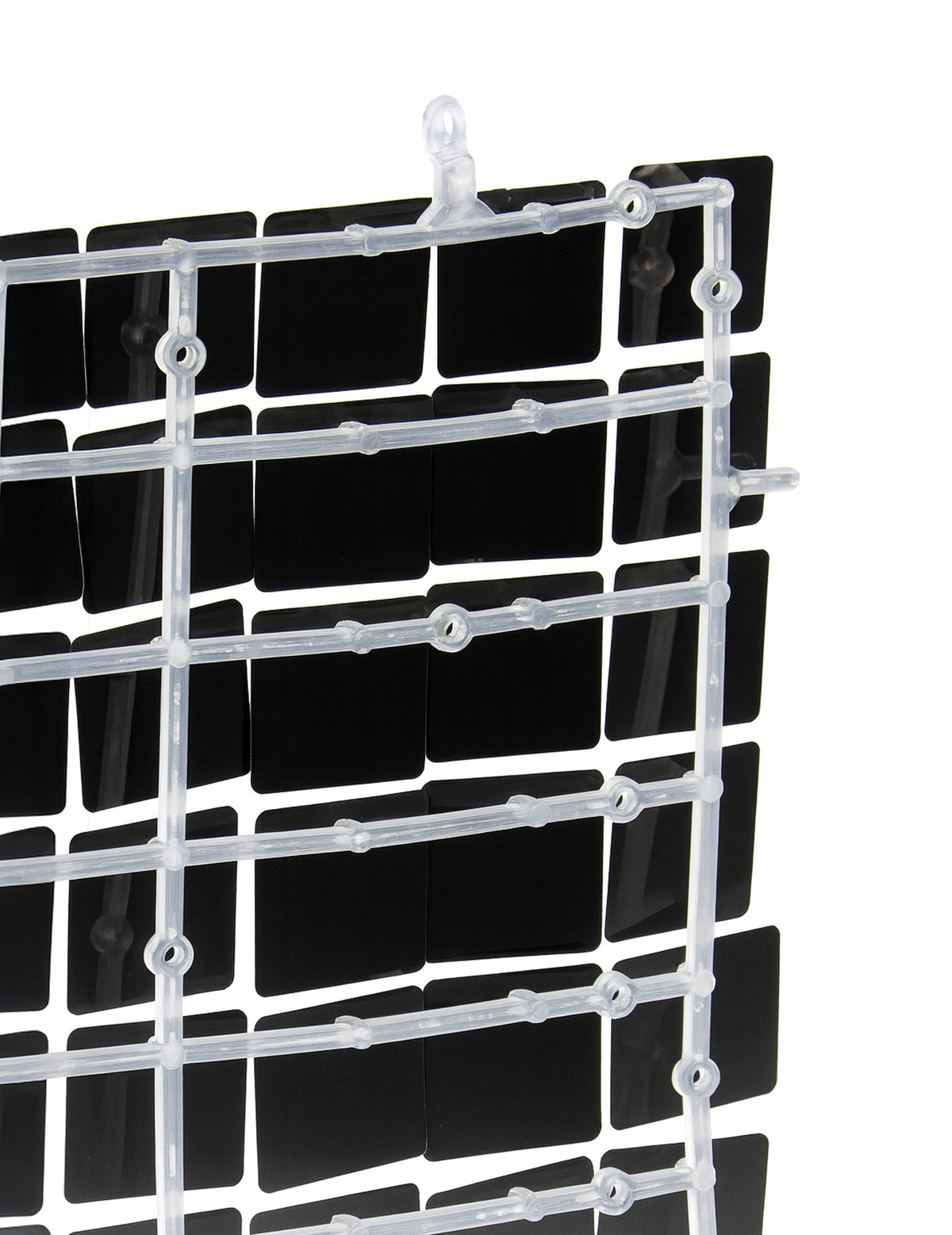 Détail de la structure au dos du panneau de fond noir brillant pour fête noir à sequins