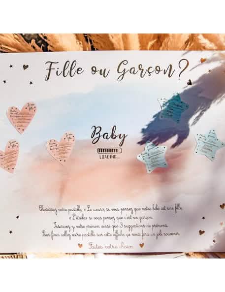 Detaliu al stickerelelor lipite pe Panoul de joc fată sau băiat pentru petrecerea gender reveal