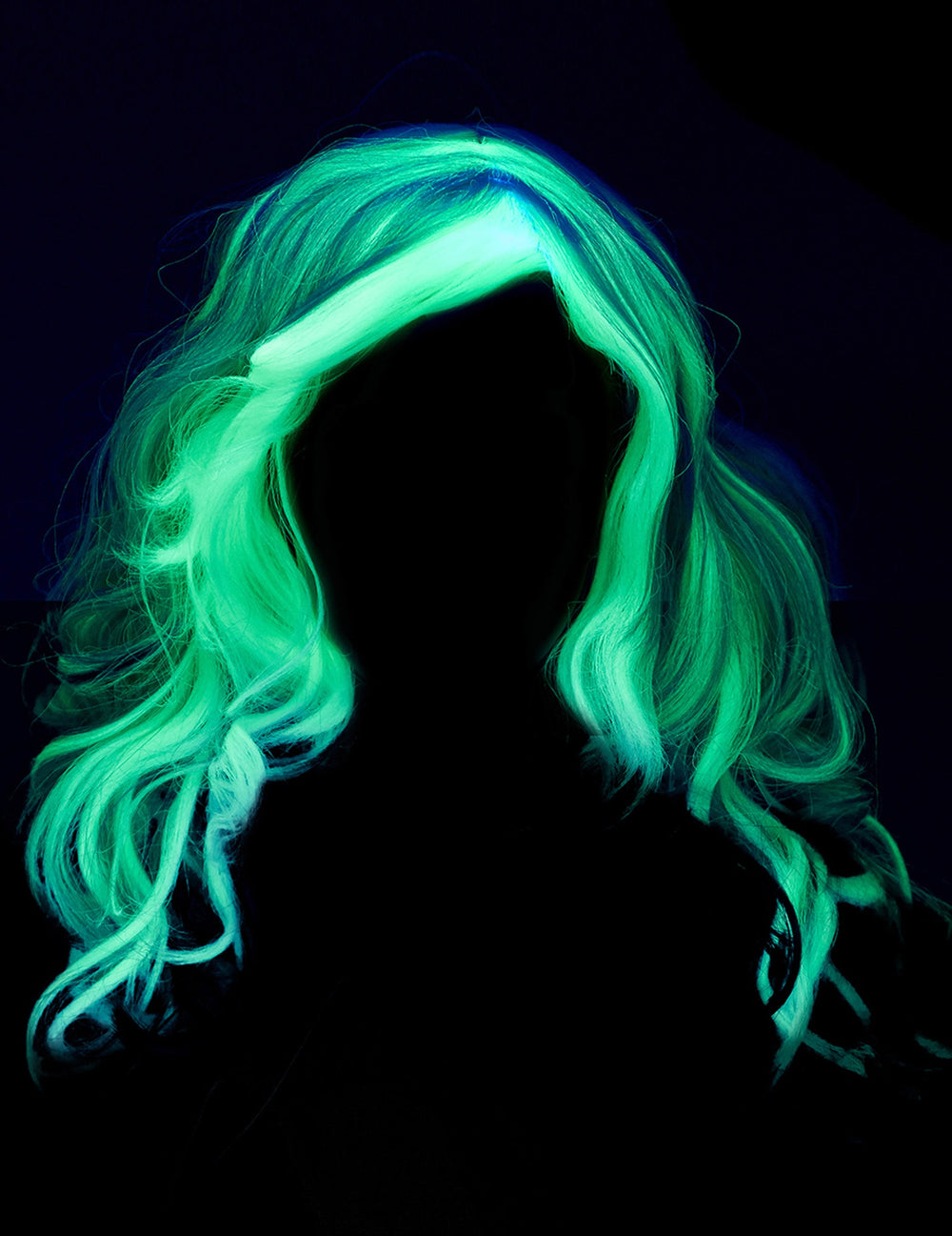 Effet phosphorescent dans le noir de la perruque longue grise phosphorescente pour enfant