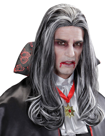 Gros plan de la perruque longue vampire