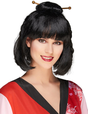 Femeie cu perucă neagră chineză