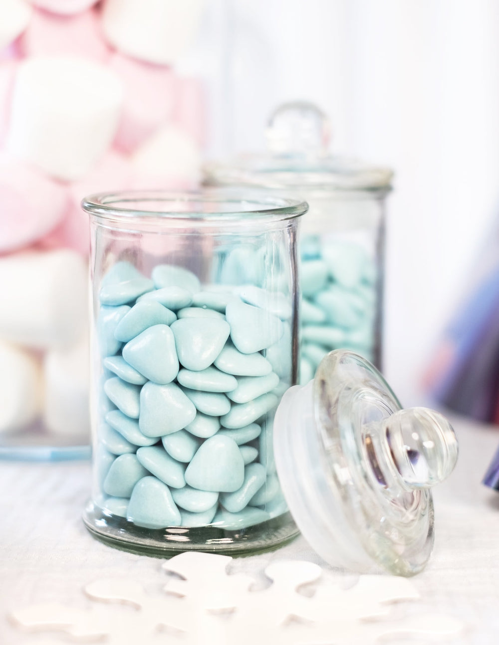 Détail des bonbons en forme de cœur de la bonbonnière confiseur pour candy bar