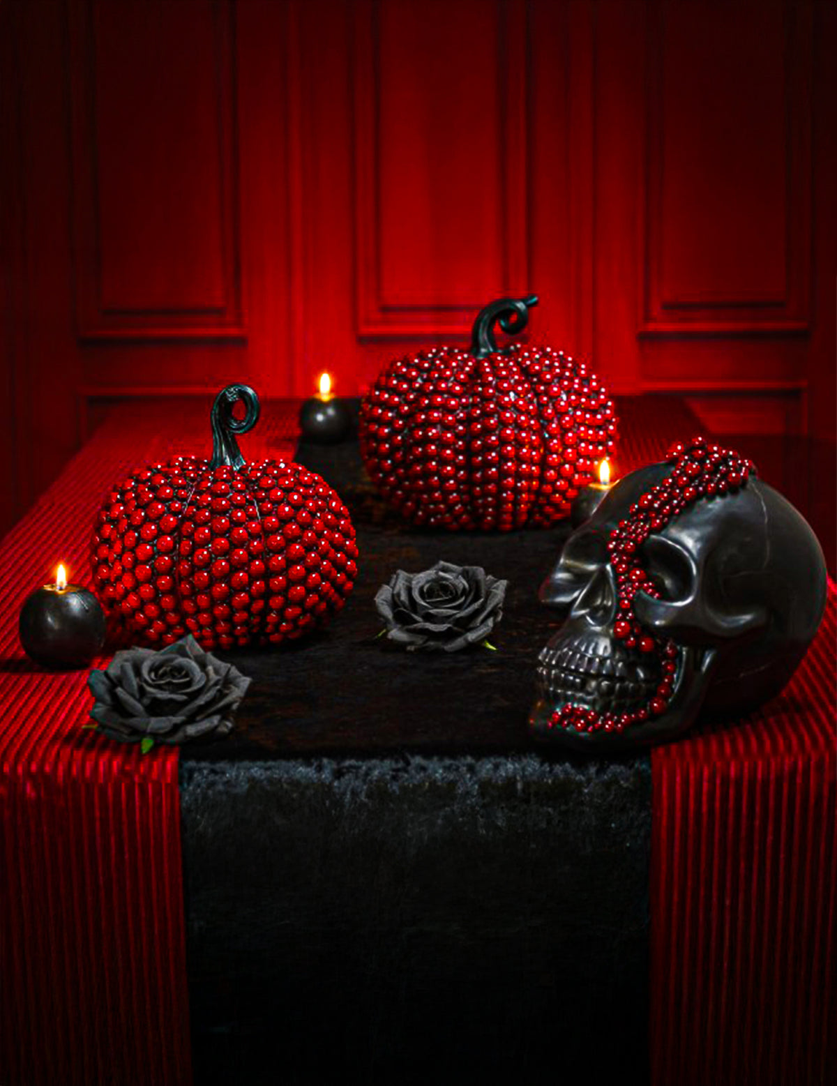 Petite citrouille décorative en résine avec perles rouge sang 19 cm