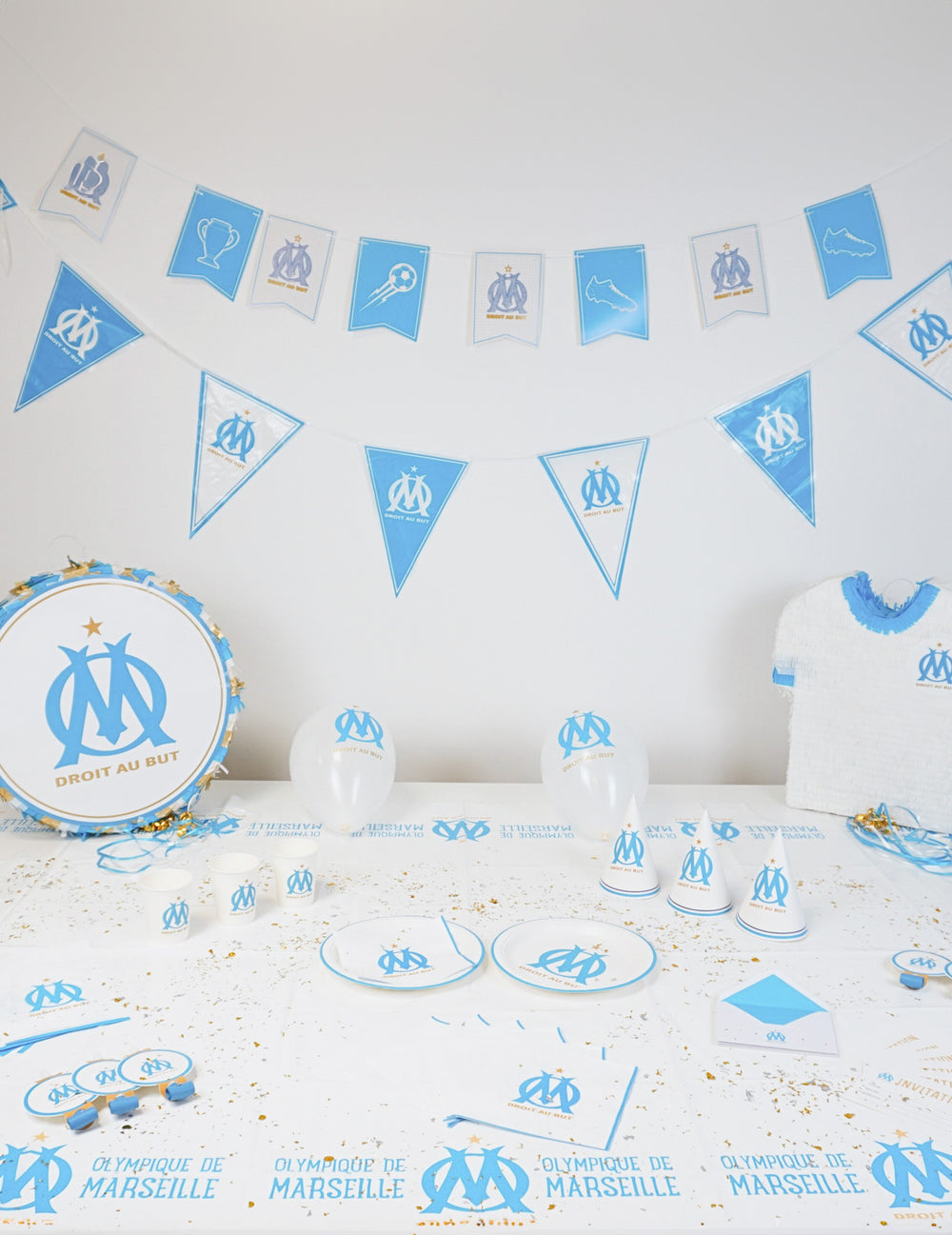 Vue d'ensemble de la décoration de fête du Pinata maillot OM