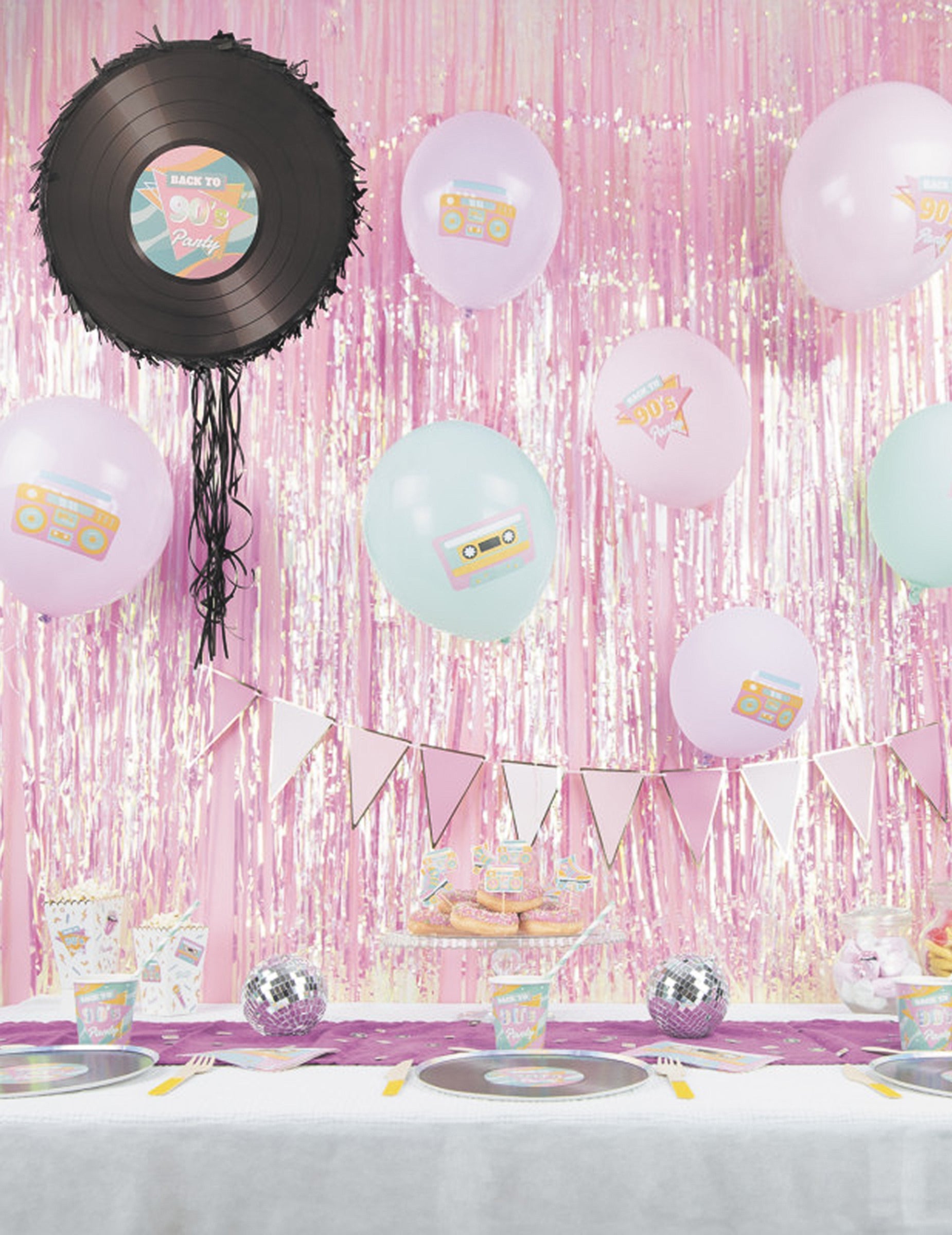 Mise en situation dans un décor de fête de la piñata vinyle années 90