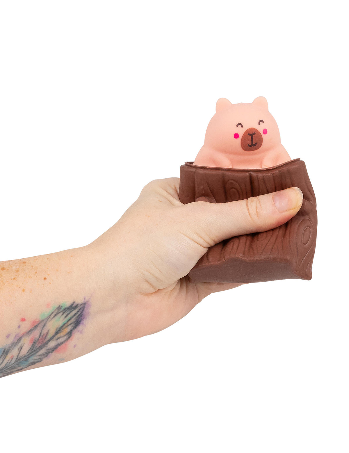 Action de presser pour faire apparaître le personnage du Jouet Pop Up Capybara
