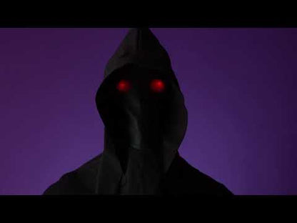 În mască de față invizibilă cu glugă plină și ochi roșii adulți