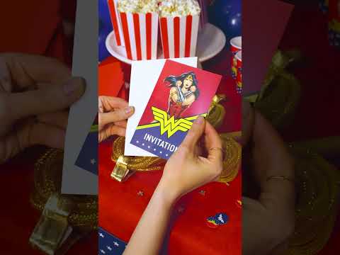 8 Cartes d'invitation avec enveloppes Wonder Woman™ 10x16cm