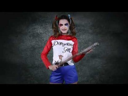 Femeie periculoasă deghizată