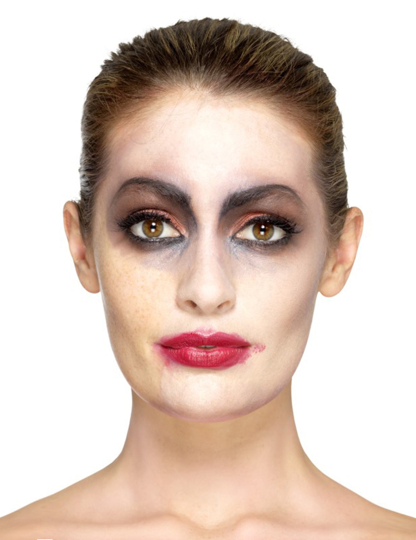 Exemplu de machiaj facial pentru proteza din latex cu tăieturi de Halloween