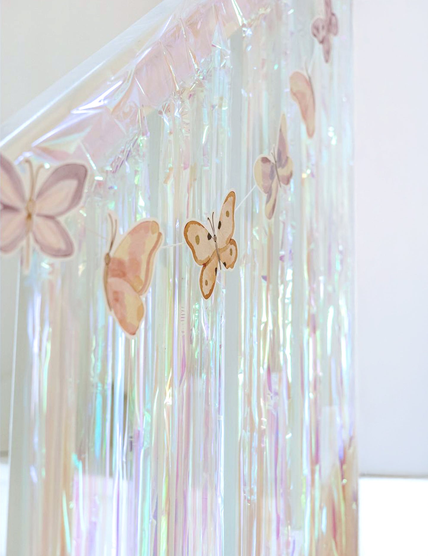 Cortină lamé iridescentă pe suport adeziv, 1 x 2 m, pentru decorațiuni festive