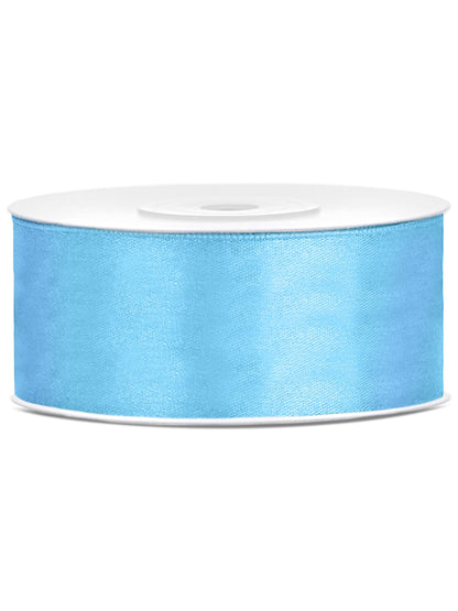 Mise en situation en décoration suspendue du ruban satin bleu ciel