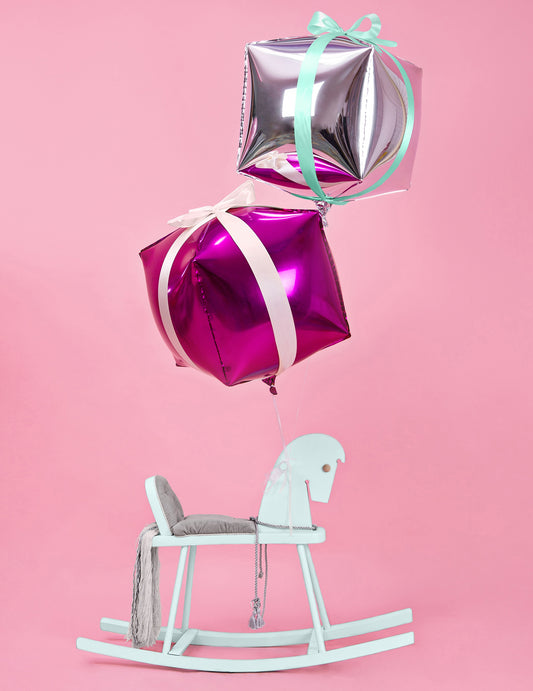 Nœud décoratif sur un ballon du ruban satin pour décoration