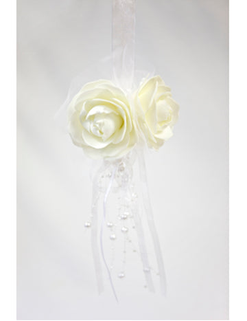 Suspension boule de roses pour mariage blanches avec perles