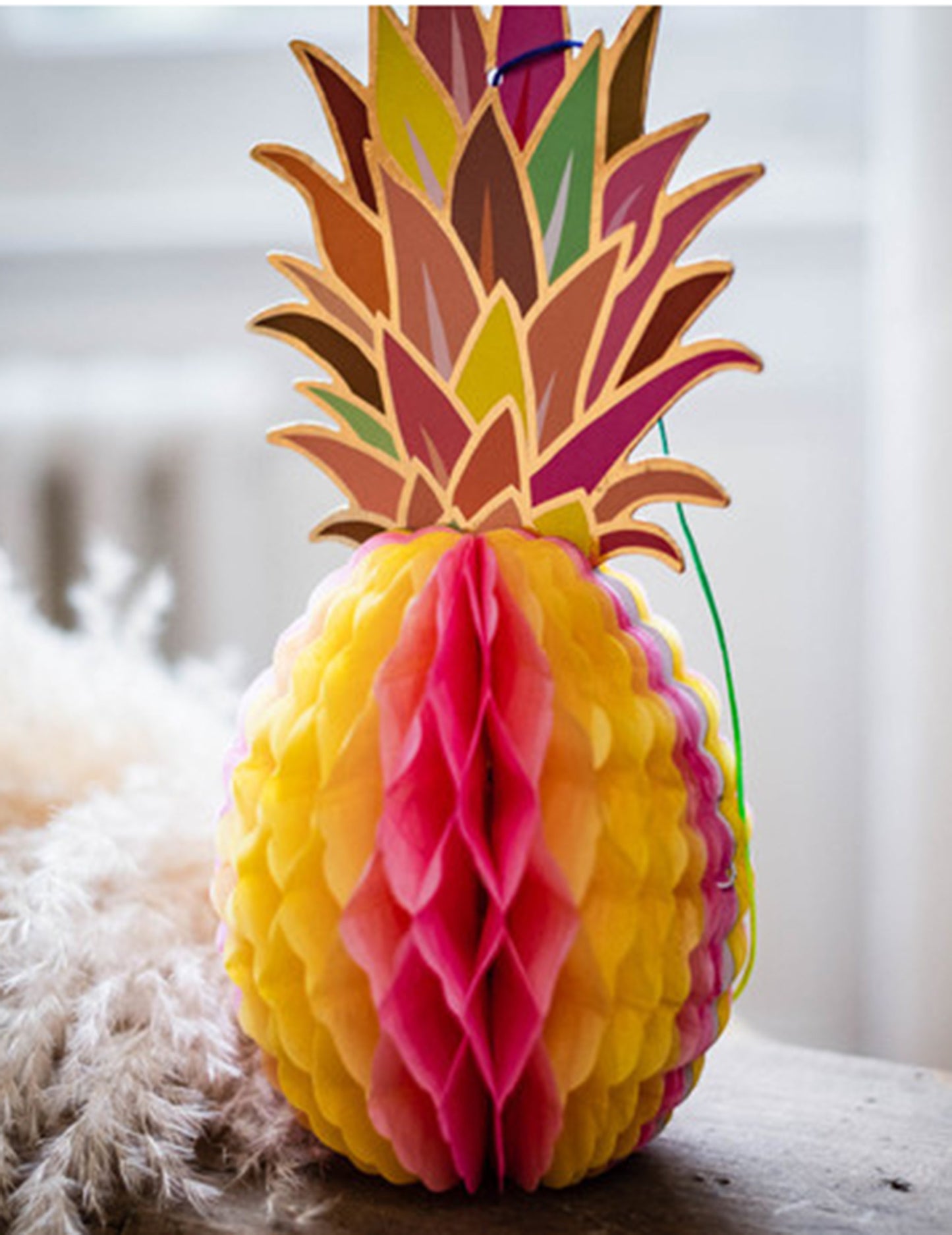 Decorațiune suspendată din hârtie cu model de fagure de miere multicolor, ananas, 30 cm aurit