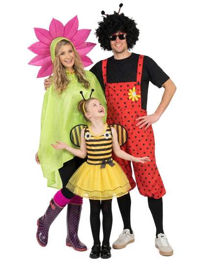 Costum de familie primăvară și insecte