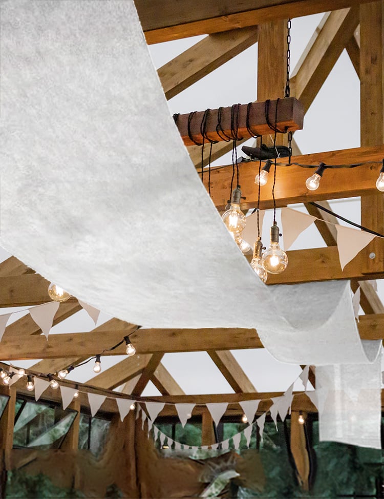 Tenture de mariage blanche en tissu intissé