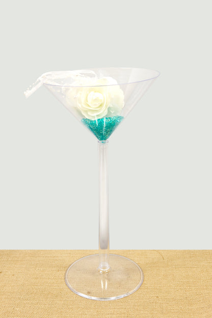 Mise en situation avec fleur du vase maxi coupe à martini en plastique transparent réutilisable