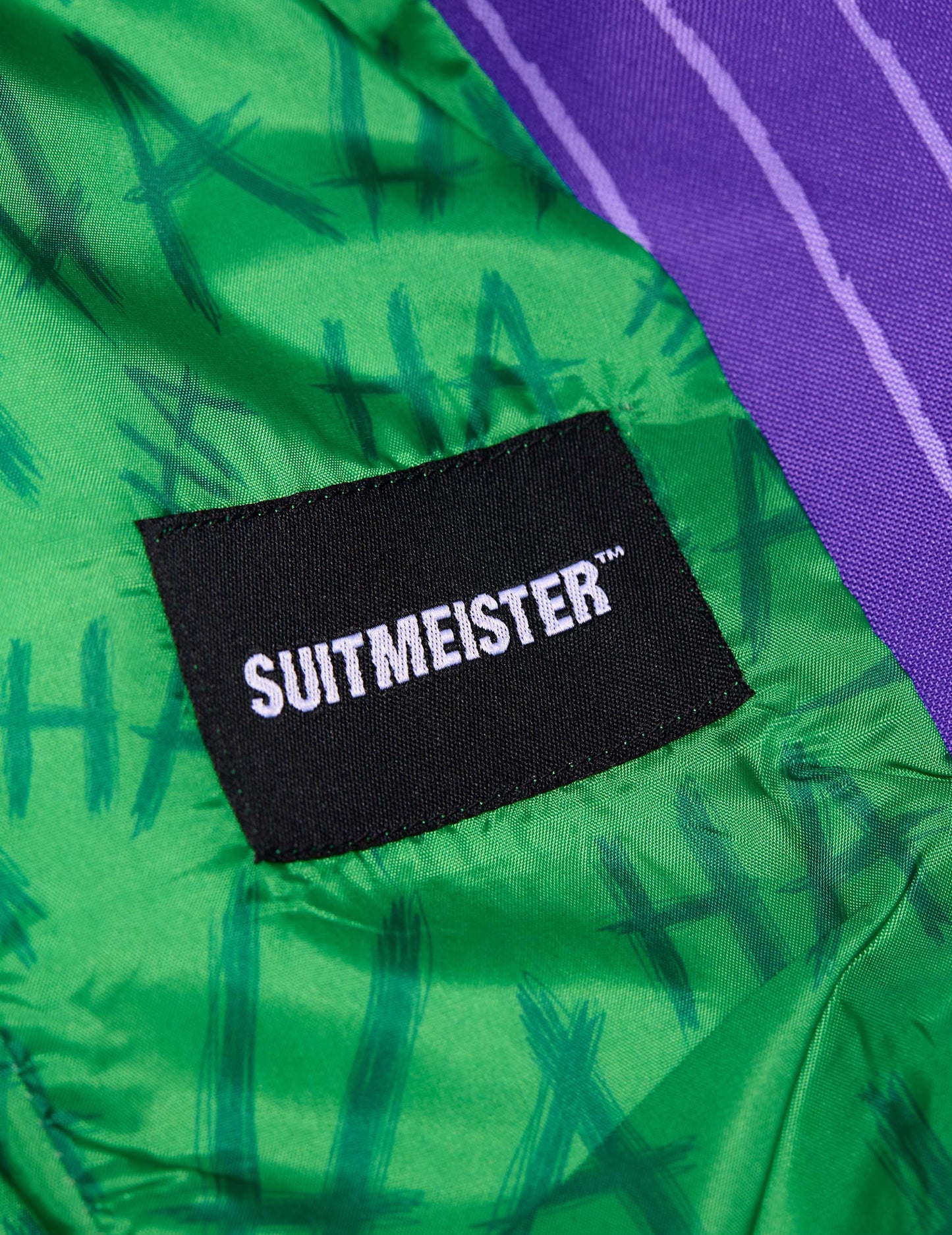 Détail de la doublure verte à motifs et de l'étiquette de la veste Mrs. Joker