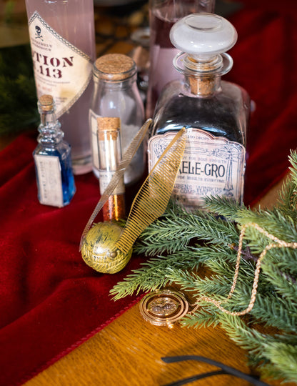 Mise en situation avec flacons de potions de l'accessoire Vif d'or Harry Potter