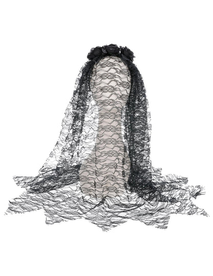 Détail du drapé de la dentelle du voile long veuve noire